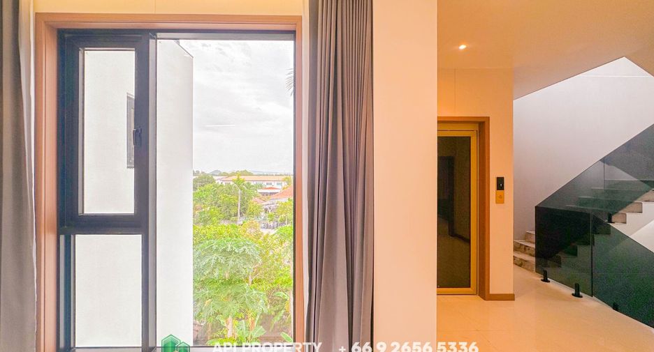 Casa en venta de 5 habitaciones en Bang Lamung, Chonburi
