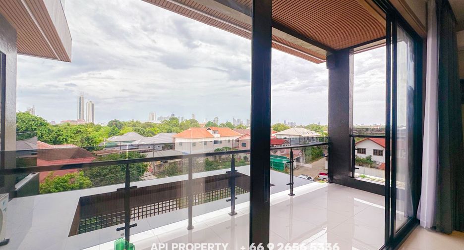 Casa en venta de 5 habitaciones en Bang Lamung, Chonburi
