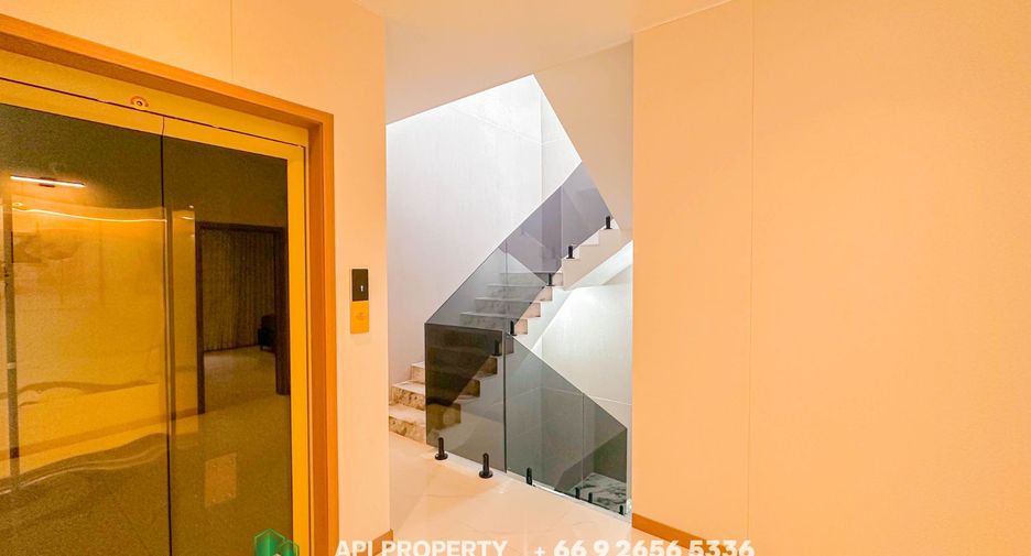 Casa en venta de 5 habitaciones en Bang Lamung, Chonburi