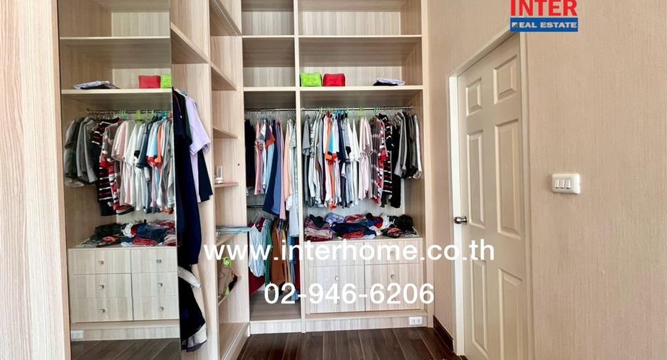 For sale 4 bedrooms house in Khlong Sam Wa, Bangkok