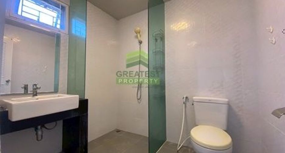 Casa adosada en venta de 3 habitaciones en Phra Samut Chedi, Samut Prakan