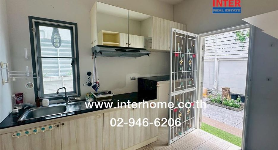 For sale 4 bedrooms house in Lat Krabang, Bangkok