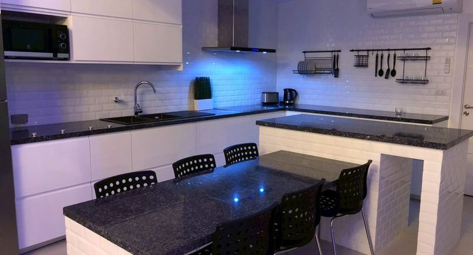 Villa zur Miete und zum Kauf mit 5 Zimmer in Bang Lamung, Chonburi