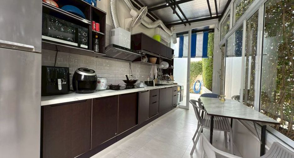 Villa zur Miete und zum Kauf mit 5 Zimmer in Bang Lamung, Chonburi
