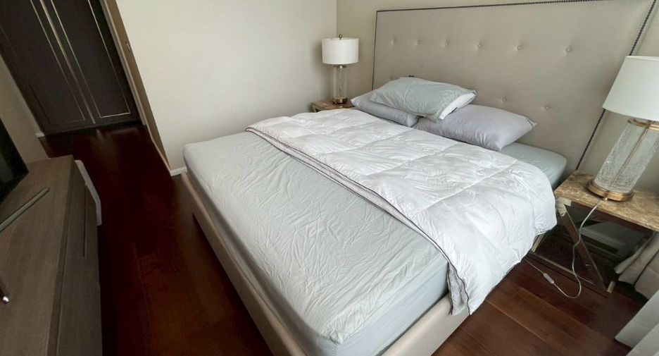 For rent 2 bedrooms condo in Khlong Toei, Bangkok