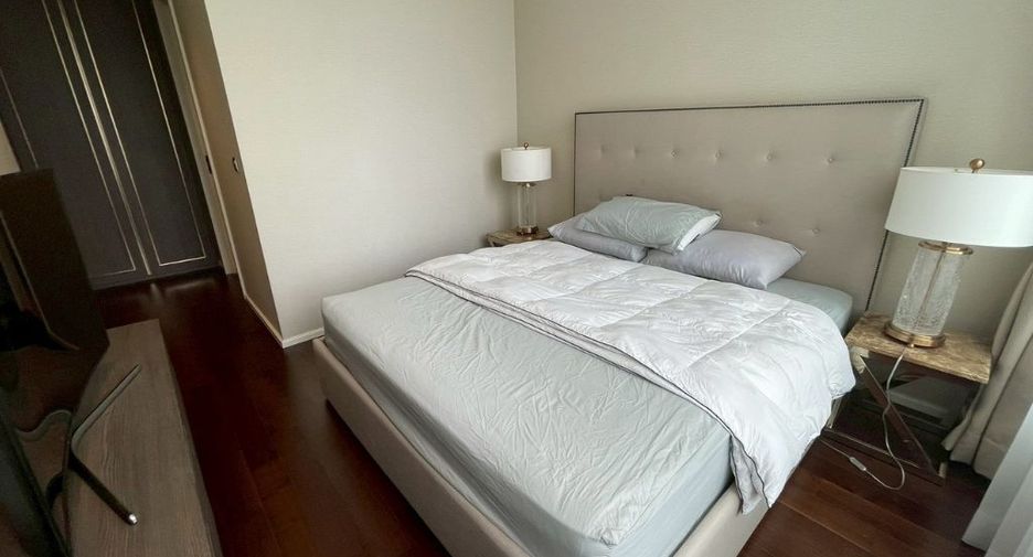 For rent 2 bedrooms condo in Khlong Toei, Bangkok