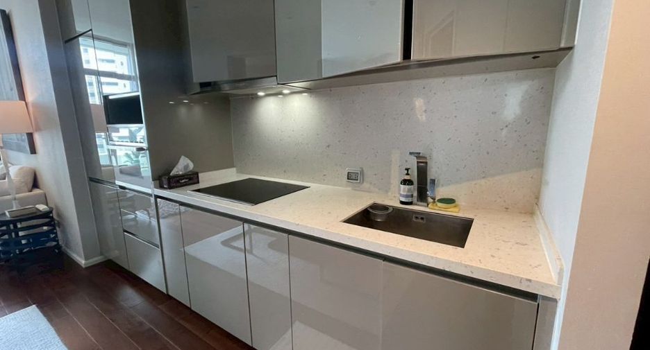 For rent 2 bedrooms condo in Khlong Toei, Bangkok