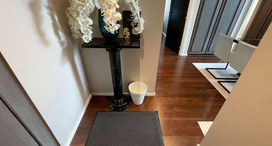 For rent 2 bedrooms condo in Khlong Toei, Bangkok