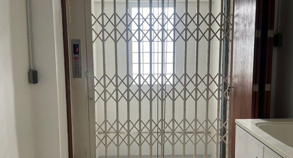 For rent 10 bedrooms retail Space in Suan Luang, Bangkok