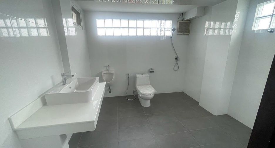 For rent 10 bedrooms retail Space in Suan Luang, Bangkok