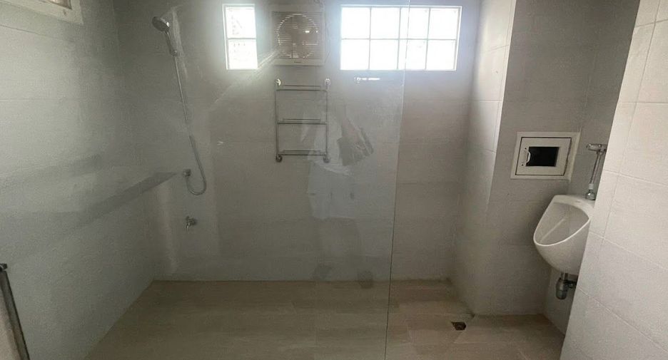 For rent 10 bedrooms retail Space in Suan Luang, Bangkok