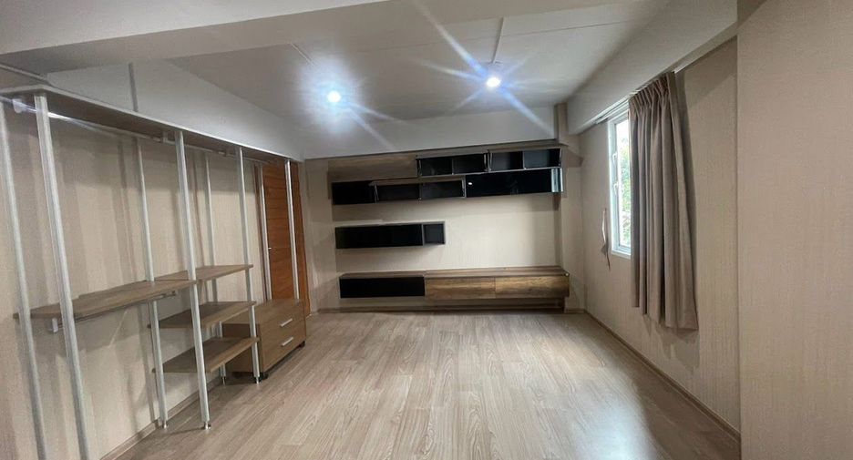 For rent 10 bedrooms retail Space in Suan Luang, Bangkok