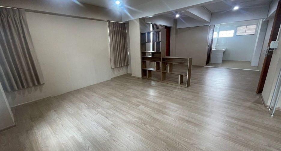 For rent 10 bedrooms retail Space in Suan Luang, Bangkok