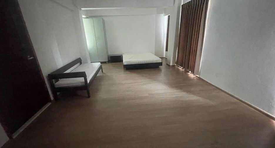 For rent 10 bedrooms retail Space in Suan Luang, Bangkok