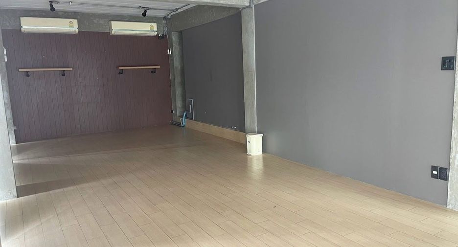 For rent 10 bedrooms retail Space in Suan Luang, Bangkok