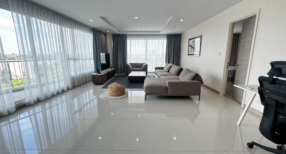 For rent 3 bedrooms condo in Yan Nawa, Bangkok