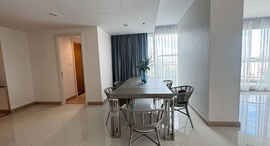 For rent 3 bedrooms condo in Yan Nawa, Bangkok
