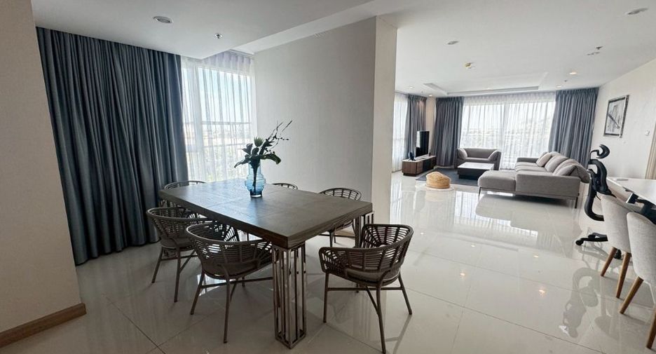For rent 3 bedrooms condo in Yan Nawa, Bangkok