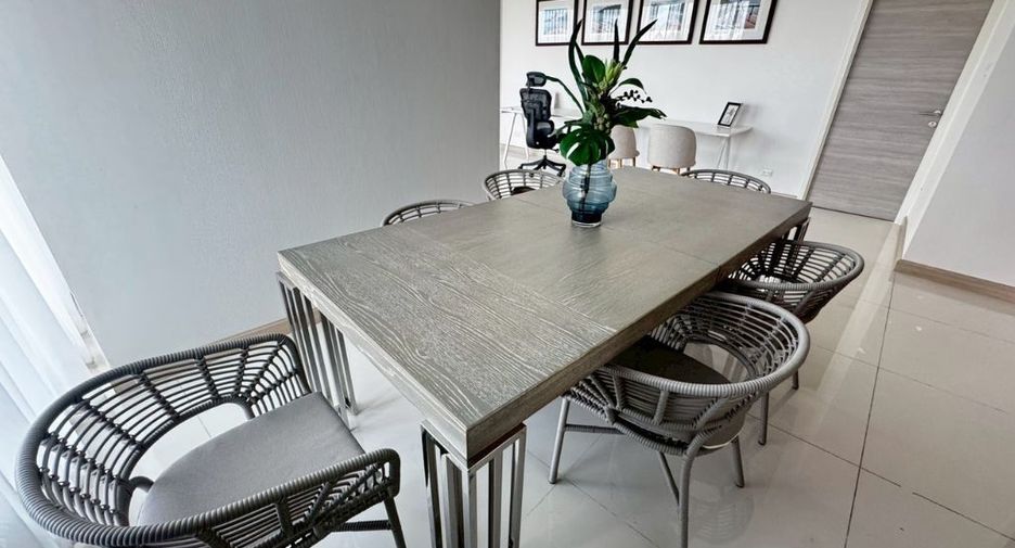 For rent 3 bedrooms condo in Yan Nawa, Bangkok