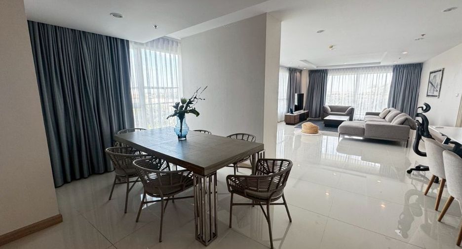 For rent 3 bedrooms condo in Yan Nawa, Bangkok