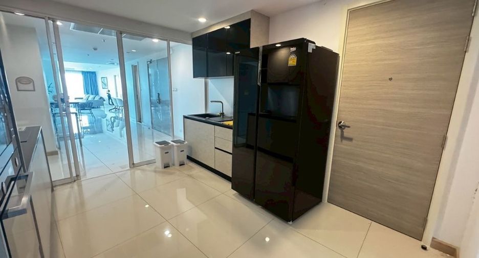 For rent 3 bedrooms condo in Yan Nawa, Bangkok
