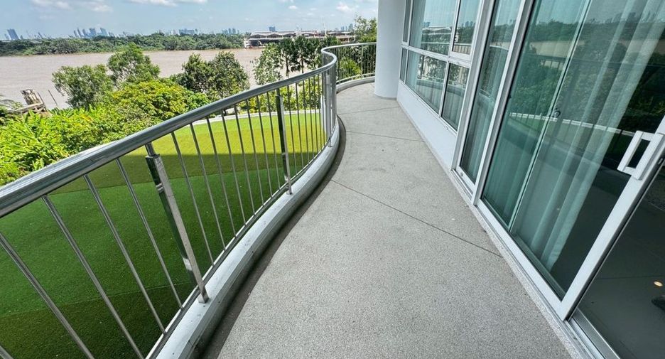 For rent 3 bedrooms condo in Yan Nawa, Bangkok