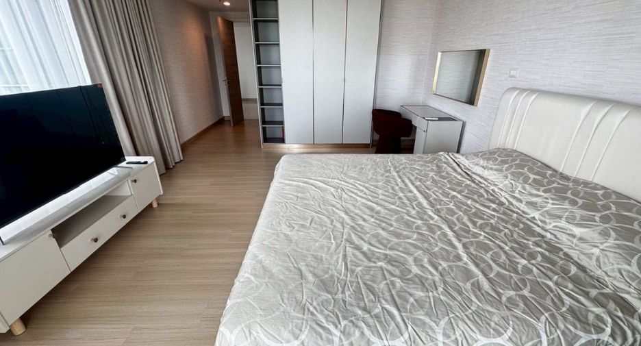For rent 3 bedrooms condo in Yan Nawa, Bangkok