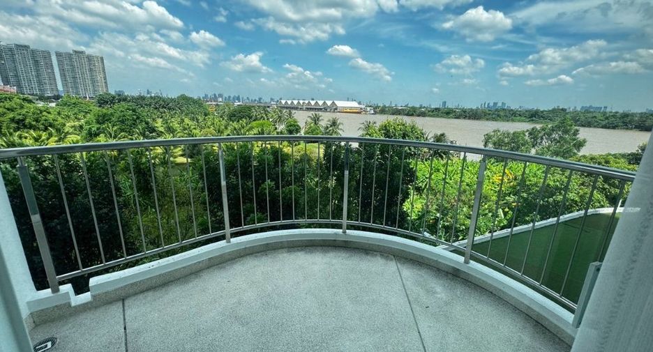 For rent 3 bedrooms condo in Yan Nawa, Bangkok