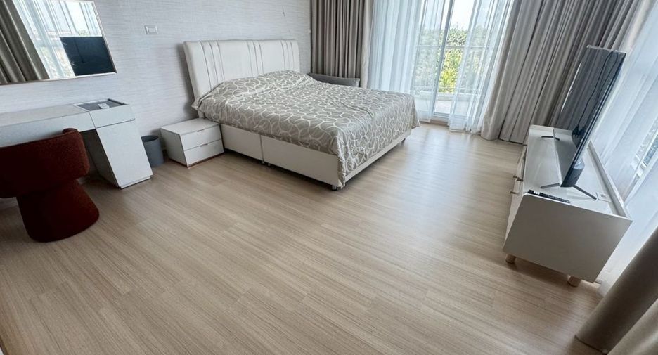 For rent 3 bedrooms condo in Yan Nawa, Bangkok