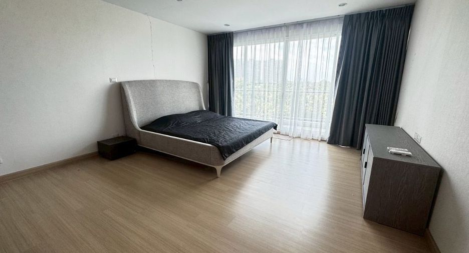 For rent 3 bedrooms condo in Yan Nawa, Bangkok