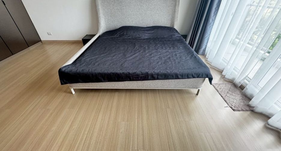 For rent 3 bedrooms condo in Yan Nawa, Bangkok