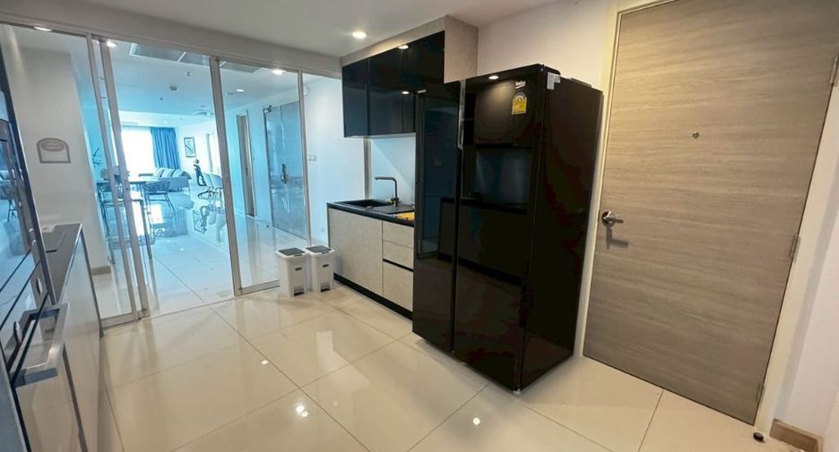For rent 3 bedrooms condo in Yan Nawa, Bangkok