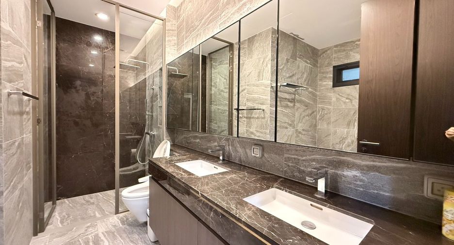 For rent 3 bedrooms condo in Khlong Toei, Bangkok