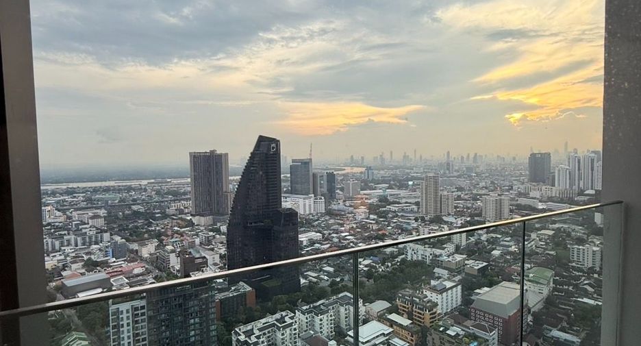 For rent 3 bedrooms condo in Khlong Toei, Bangkok