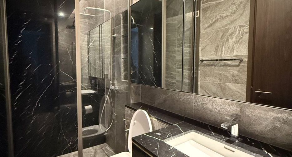 For rent 3 bedrooms condo in Khlong Toei, Bangkok