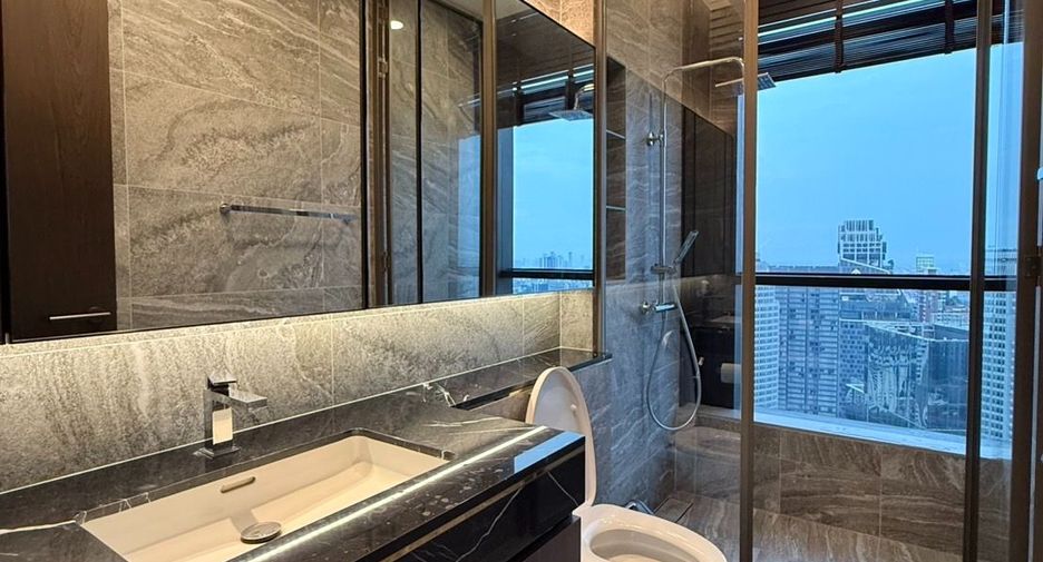 For rent 3 bedrooms condo in Khlong Toei, Bangkok