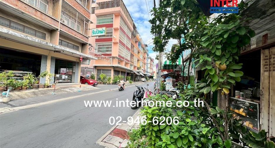 For sale 1 bed townhouse in Thon Buri, Bangkok
