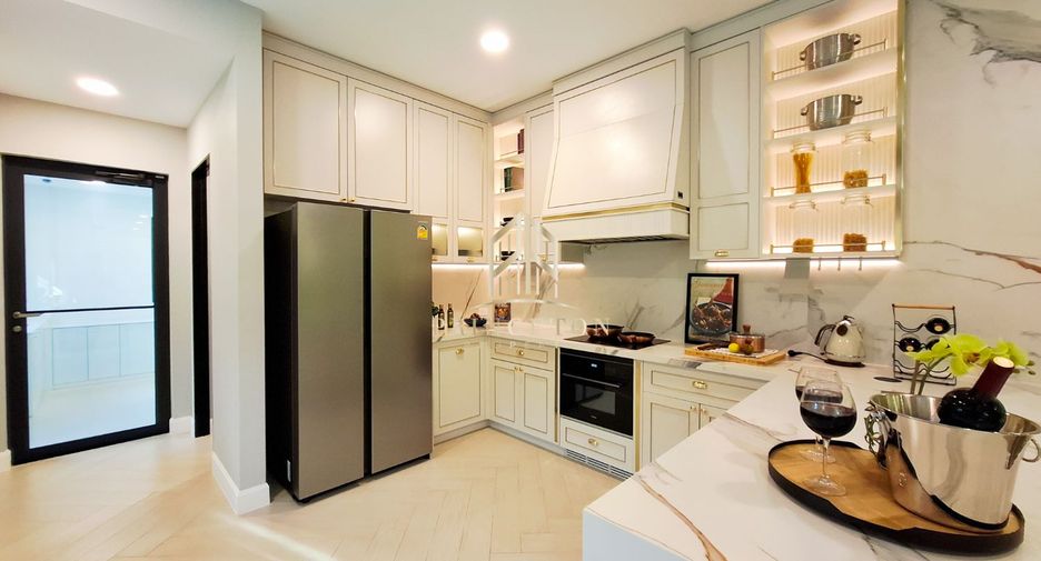 For sale 5 bedrooms house in Bang Phli, Samut Prakan