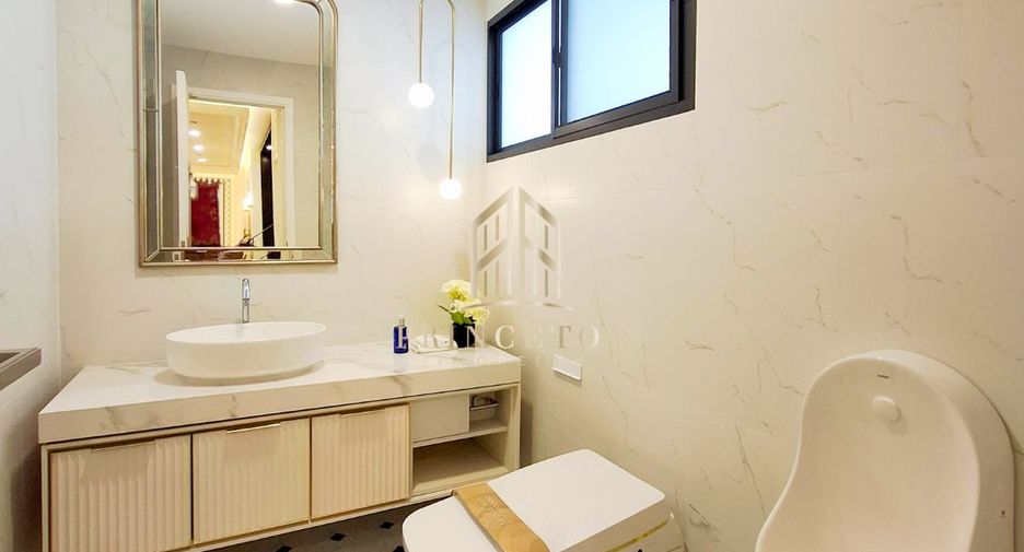 For sale 5 bedrooms house in Bang Phli, Samut Prakan