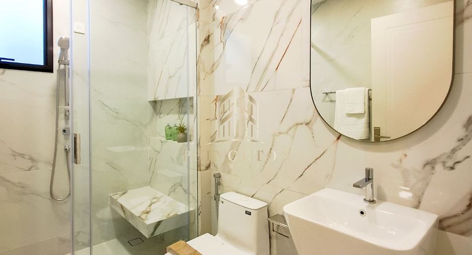 For sale 5 bedrooms house in Bang Phli, Samut Prakan