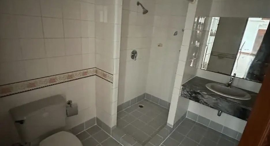 Продажа 3 спальни кондо в Щаттхана, Бангкок