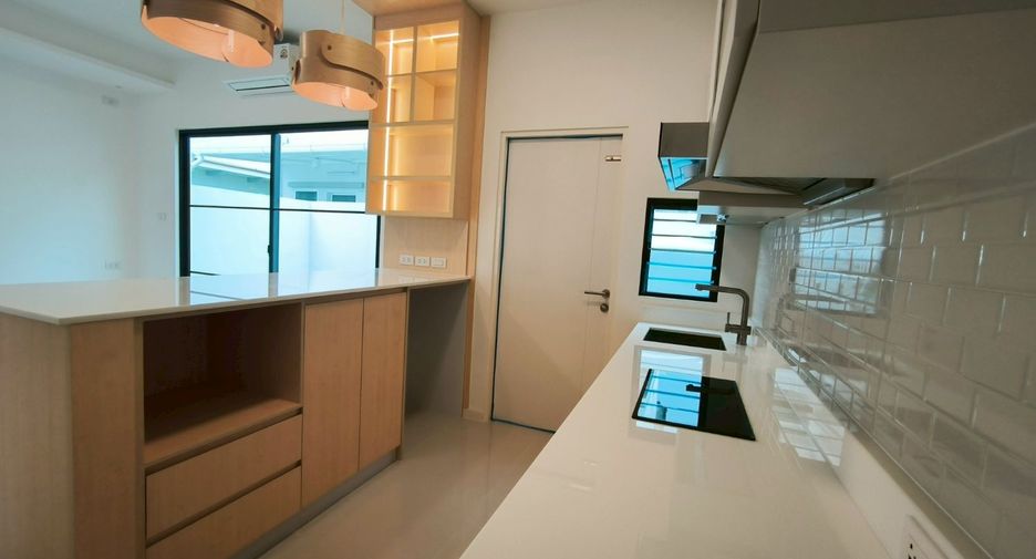 For rent and for sale 3 bedrooms townhouse in Bang Phli, Samut Prakan