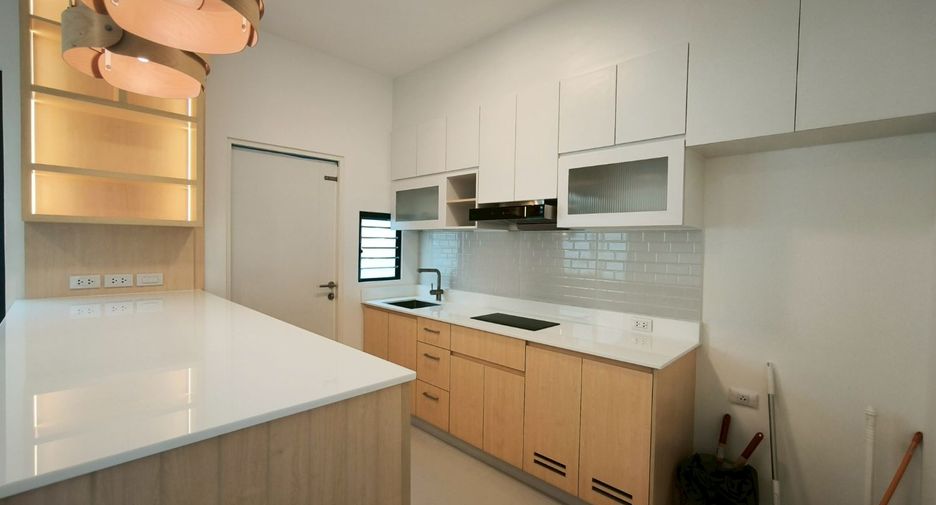 For rent and for sale 3 bedrooms townhouse in Bang Phli, Samut Prakan