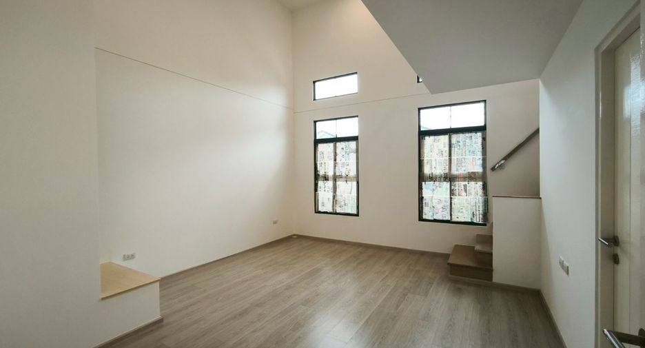For rent and for sale 3 bedrooms townhouse in Bang Phli, Samut Prakan
