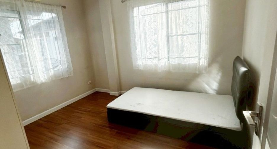 For sale 3 bedrooms house in Mueang Samut Prakan, Samut Prakan