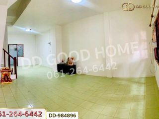 Casa adosada en venta de 3 habitaciones en Mueang Rayong, Rayong