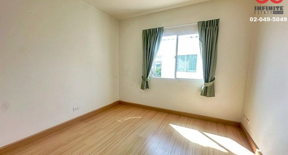 À vendre 3 chambres maison de ville à Bang Bua Thong, Nonthaburi