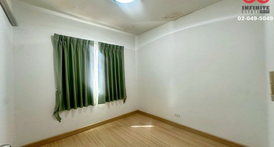 À vendre 3 chambres maison de ville à Bang Bua Thong, Nonthaburi