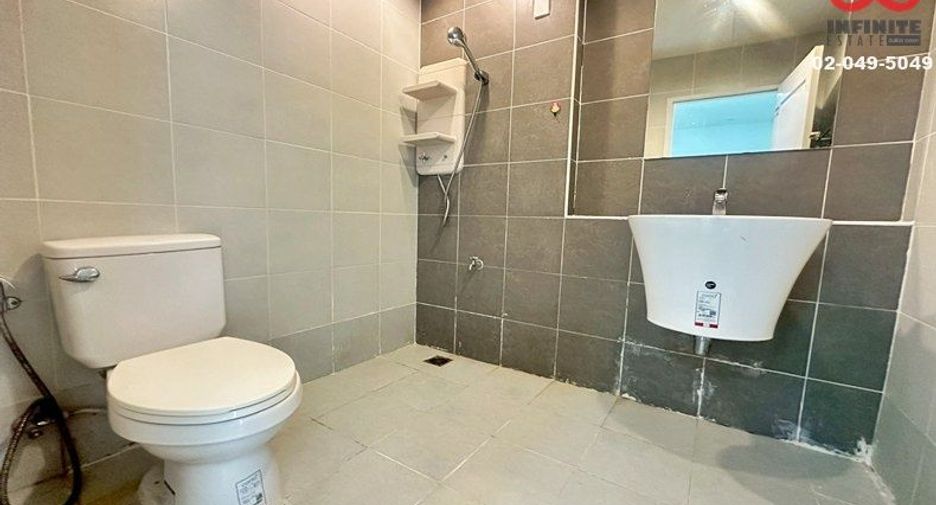 À vendre 3 chambres maison de ville à Bang Bua Thong, Nonthaburi