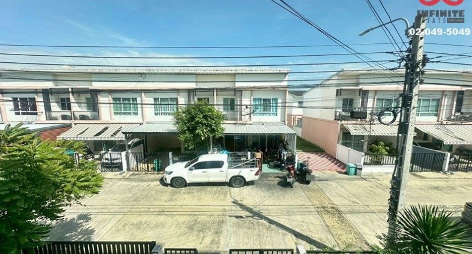 À vendre 3 chambres maison de ville à Bang Bua Thong, Nonthaburi